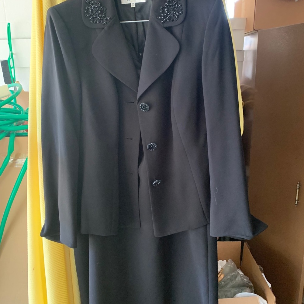 Dresses - Picture 14 of 14